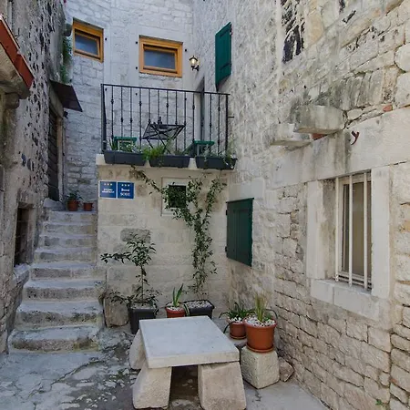 Kaja Trogir