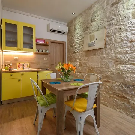Kaja Trogir
